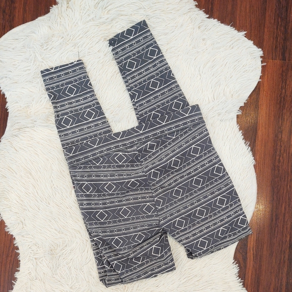 PINK Victoria's Secret Geometric Chevron Leggings - Picture 2 of 2